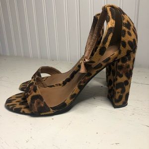 Bella Marie size 9 Leopard Heel
